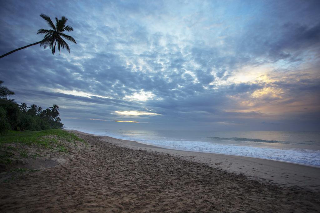Ranna 212 Beach Resort Kahandamodara Luaran gambar