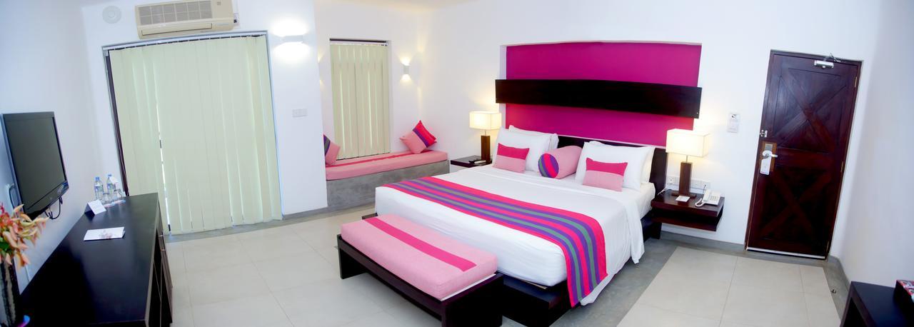 Ranna 212 Beach Resort Kahandamodara Luaran gambar