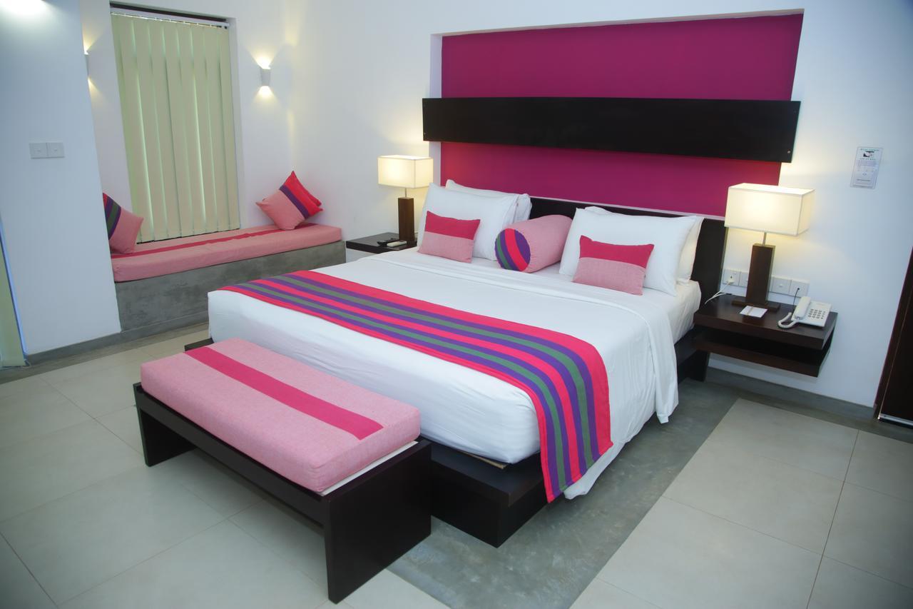 Ranna 212 Beach Resort Kahandamodara Luaran gambar